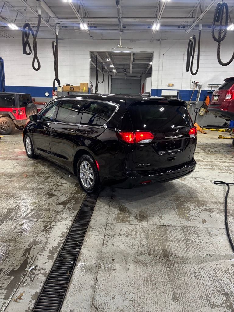 2024 Chrysler Voyager LX