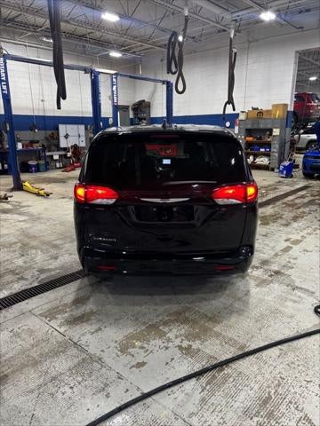 2024 Chrysler Voyager LX