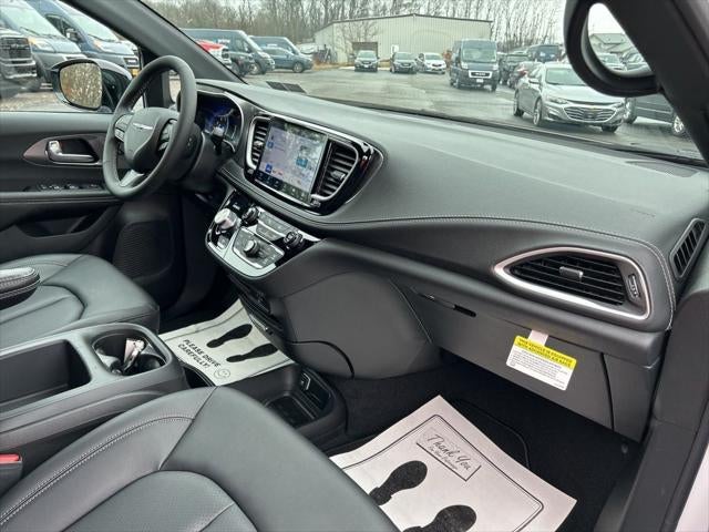 2026 Chrysler Pacifica PACIFICA SELECT AWD