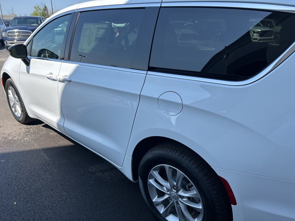 2026 Chrysler Pacifica PACIFICA SELECT AWD