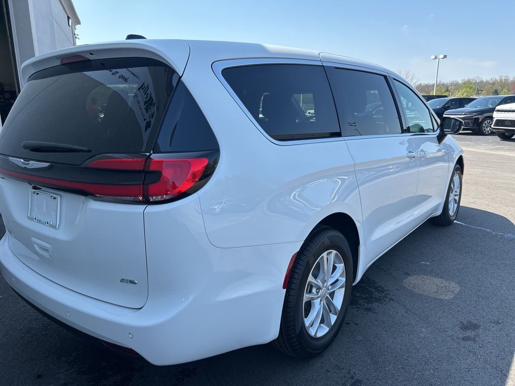 2026 Chrysler Pacifica PACIFICA SELECT AWD