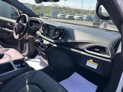 2026 Chrysler Pacifica PACIFICA SELECT AWD