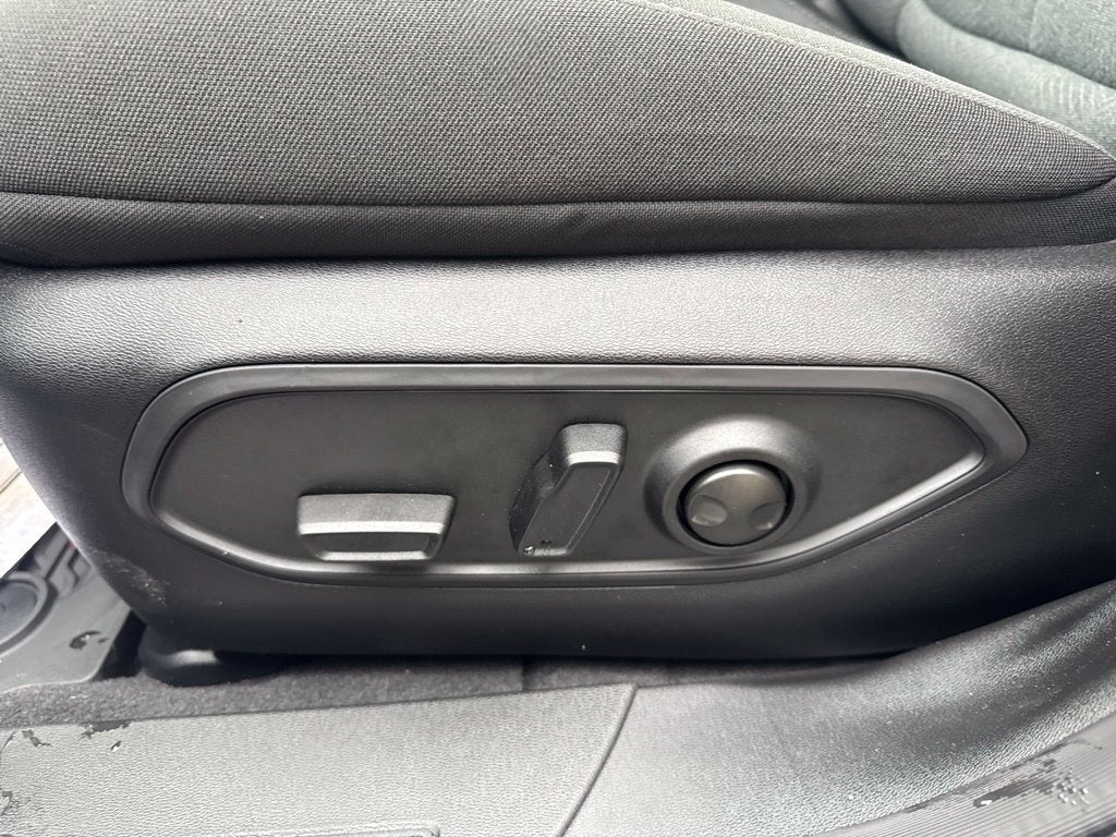 2027 Jeep Cherokee CHEROKEE LAREDO 4X4