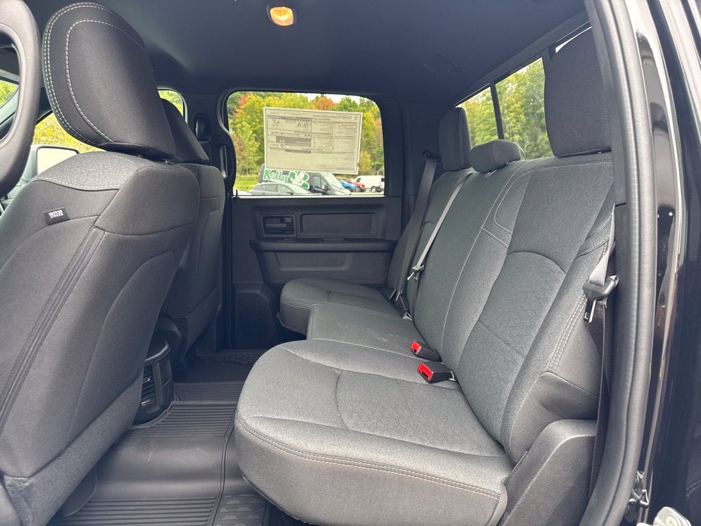 2027 RAM Ram 3500 RAM 3500 TRADESMAN CREW CAB 4X4 6'4' BOX