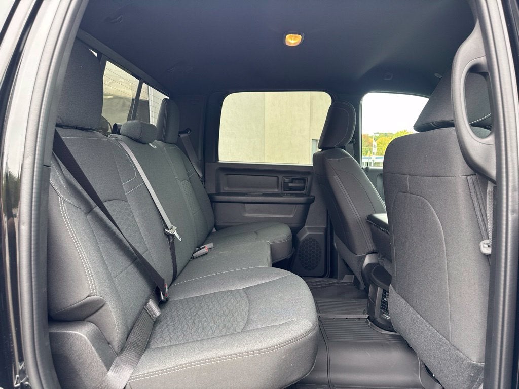 2027 RAM Ram 3500 RAM 3500 TRADESMAN CREW CAB 4X4 6'4' BOX