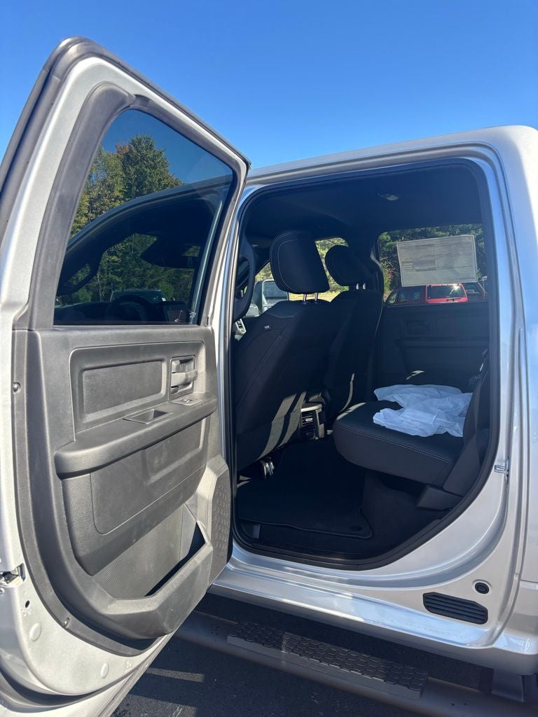 2026 RAM Ram 2500 RAM 2500 BLACK EXPRESS CREW CAB 4X4 8' BOX