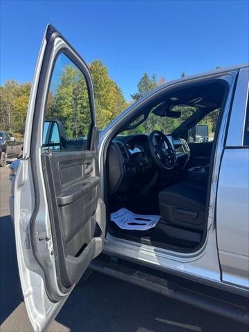 2026 RAM Ram 2500 RAM 2500 BLACK EXPRESS CREW CAB 4X4 8' BOX