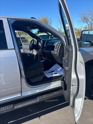 2026 RAM Ram 2500 RAM 2500 BLACK EXPRESS CREW CAB 4X4 8' BOX