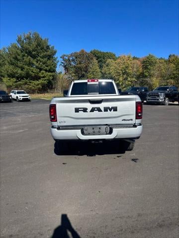2026 RAM Ram 2500 RAM 2500 BLACK EXPRESS CREW CAB 4X4 8' BOX