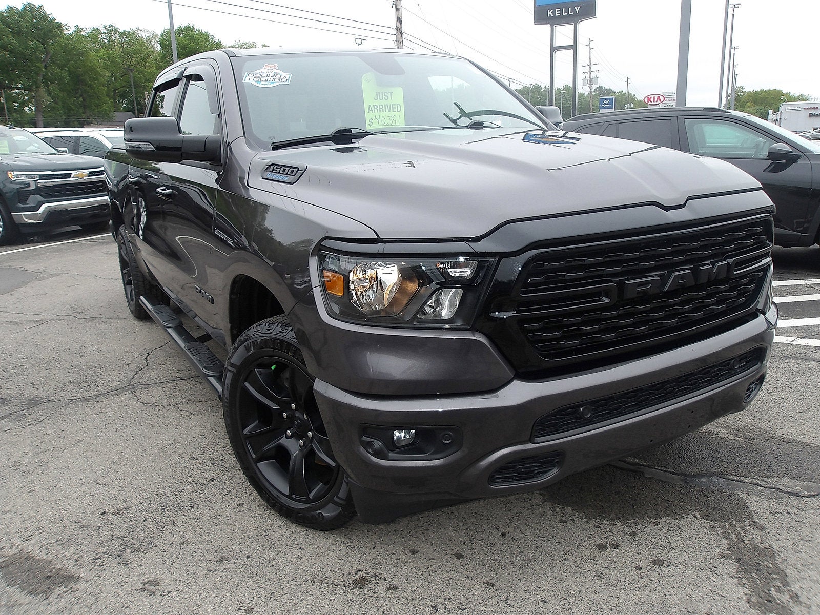 2023 RAM 1500 Big Horn/Lone Star 4x4 Crew Cab 5'7's photo