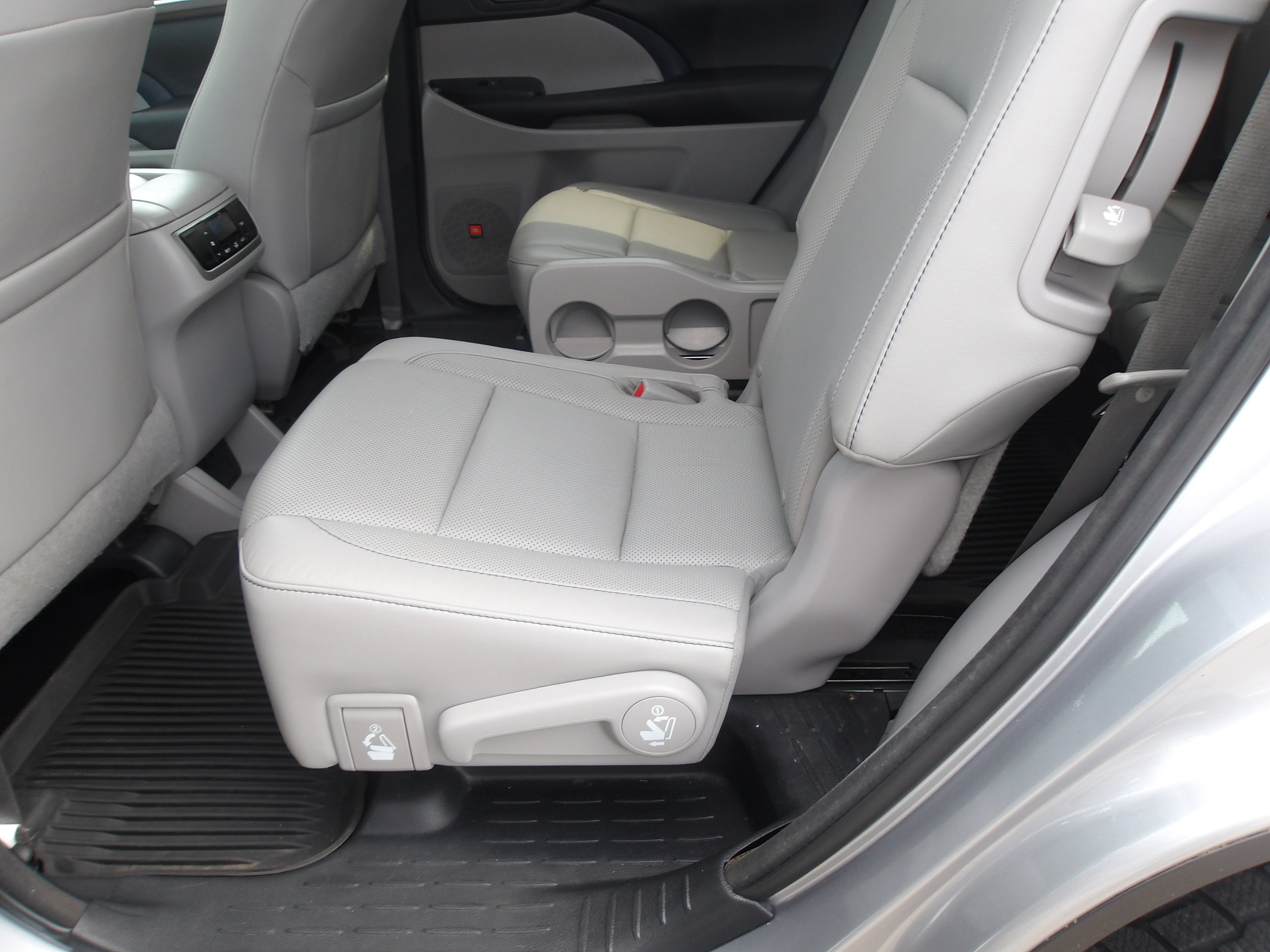 2016 Toyota Highlander Base