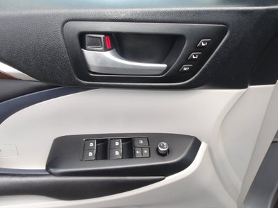 2016 Toyota Highlander Base