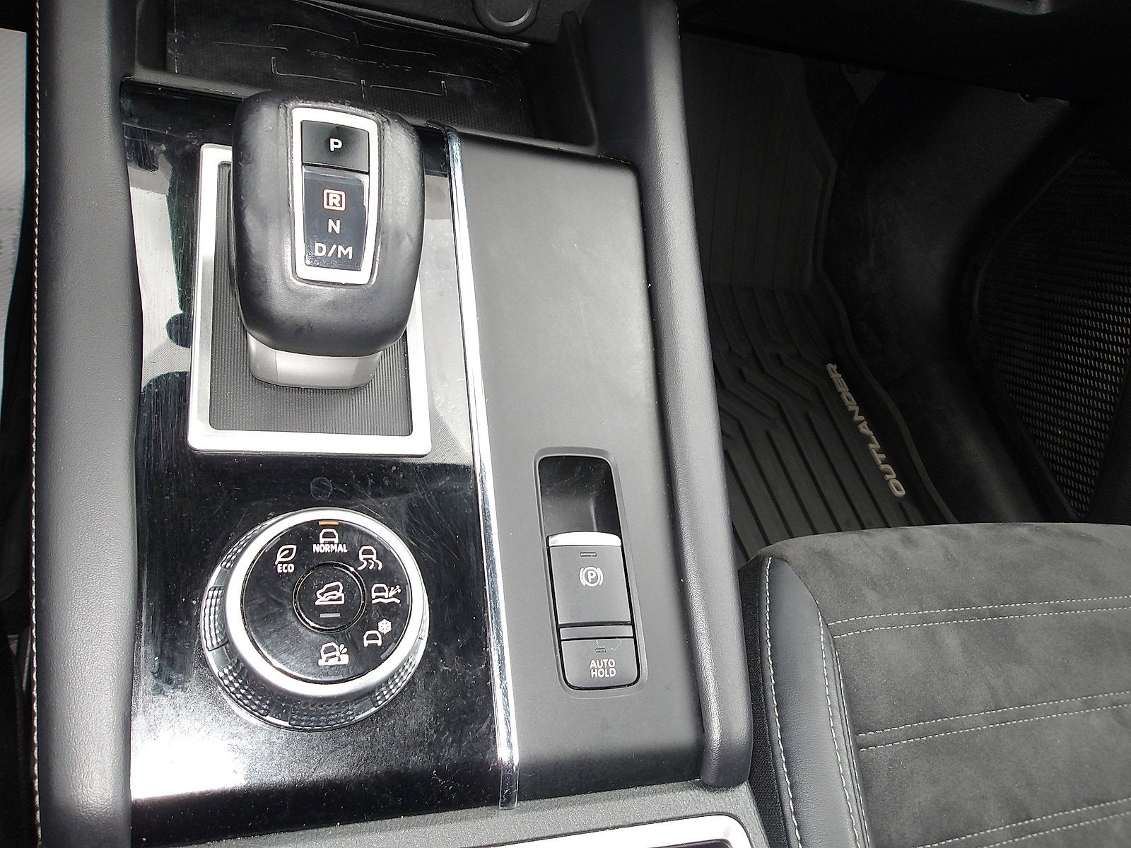 2023 Mitsubishi Outlander Base