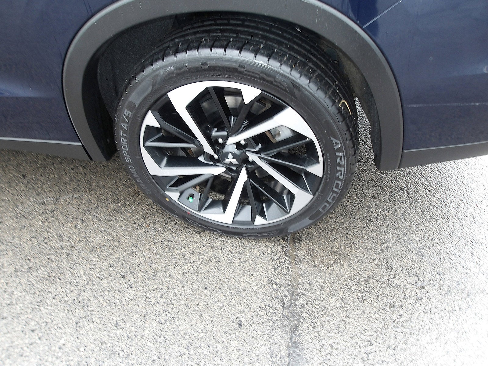 2023 Mitsubishi Outlander Base