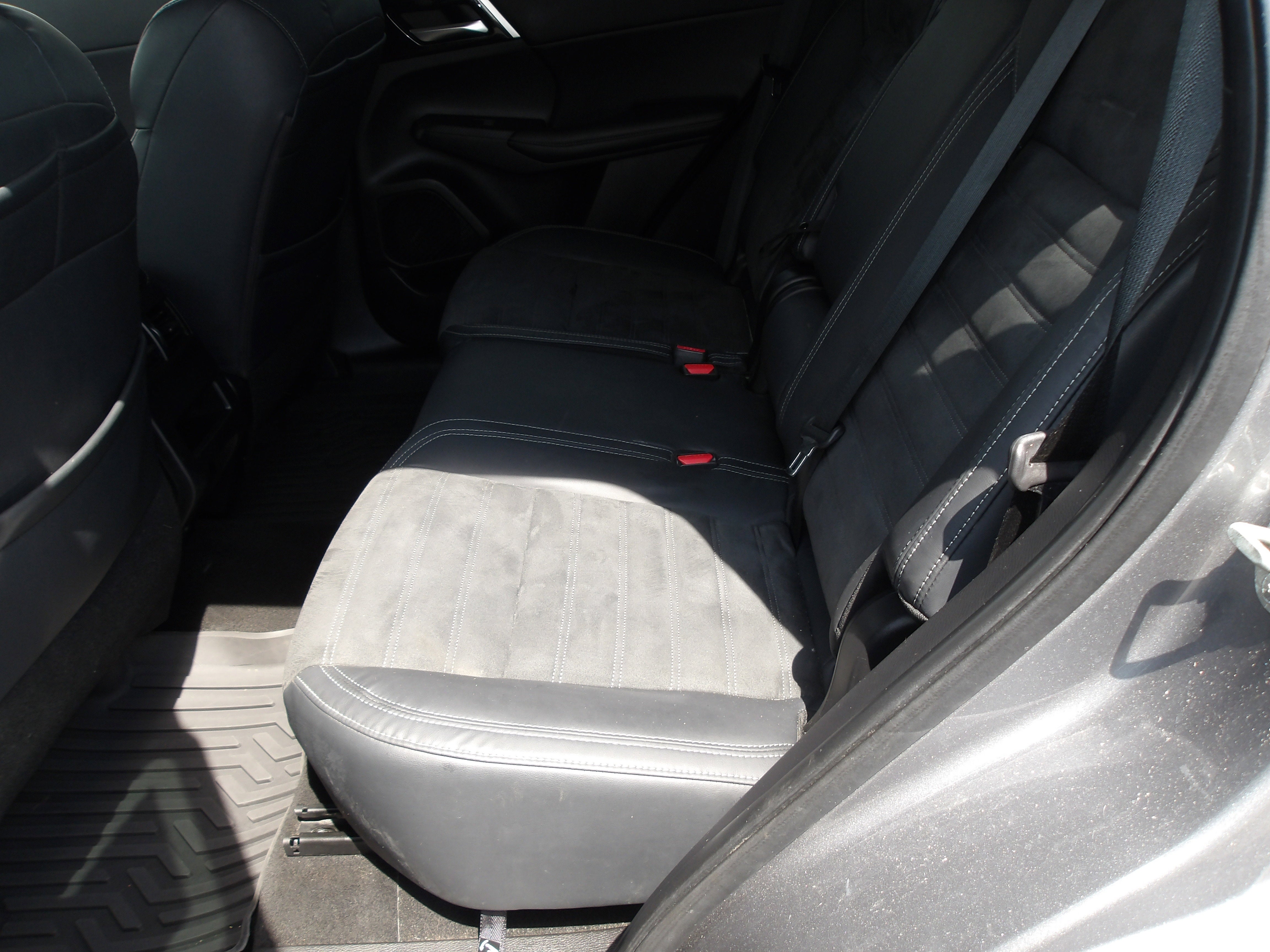 2022 Mitsubishi Outlander Base