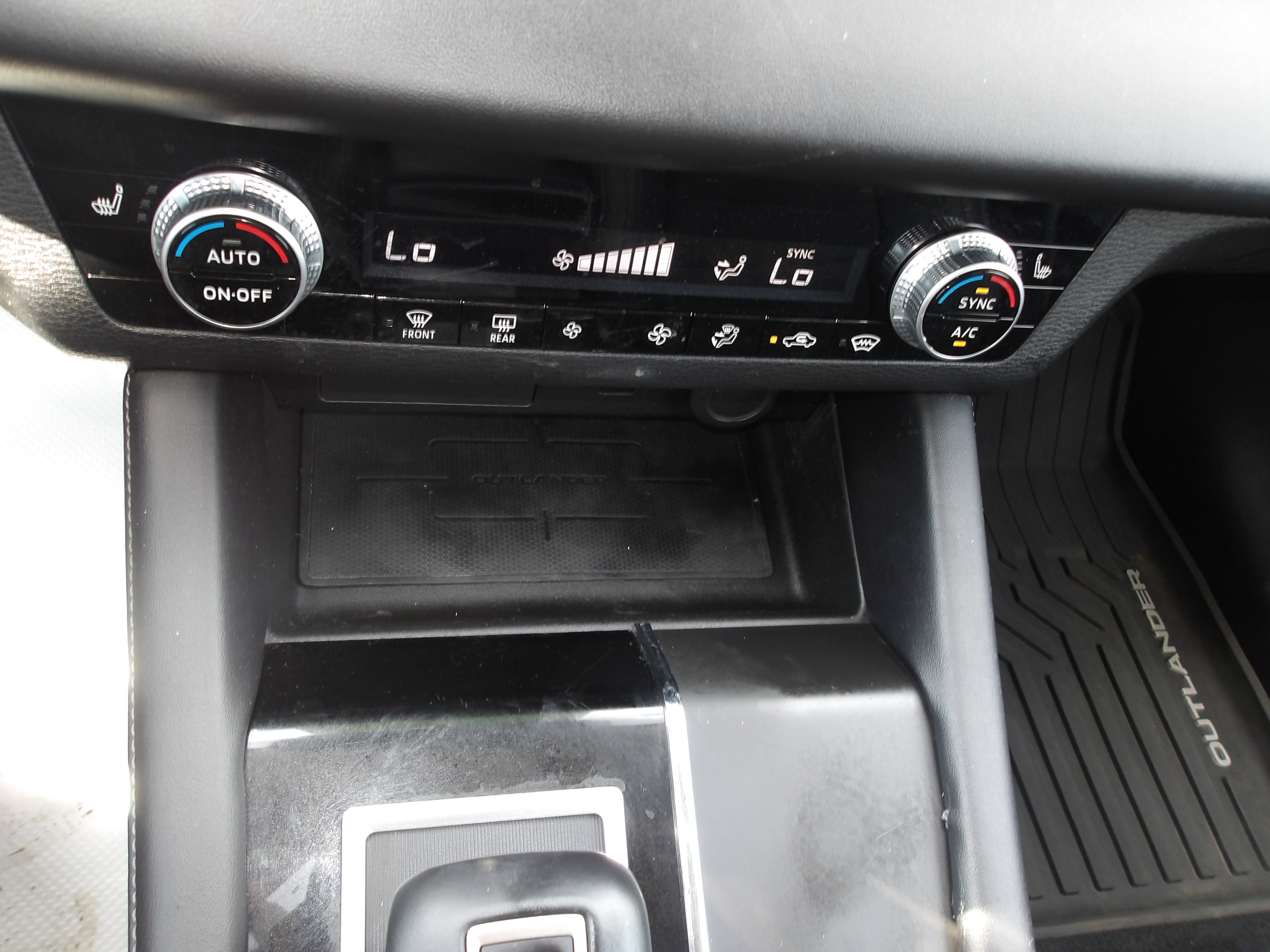 2022 Mitsubishi Outlander Base