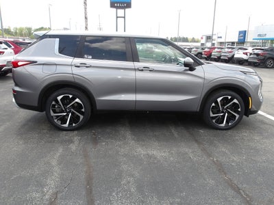 2022 Mitsubishi Outlander Base